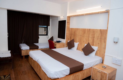 Goregaon West Hotel | HOTEL WOODLAND