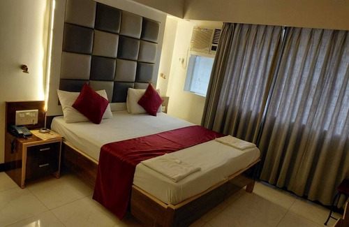 Goregaon West Hotel | HOTEL WOODLAND
