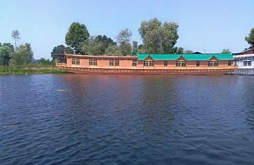 Nagin Bagh Hotel | Kings Houseboats