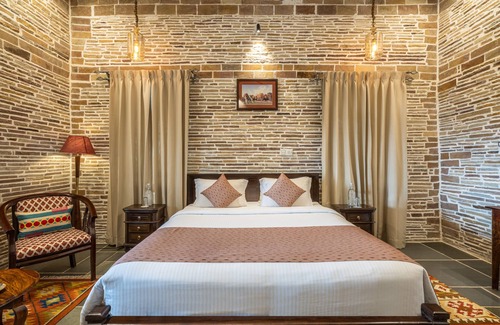 Bhopal Hotel | Moonstone, Bhopal, Amã Stays & Trails