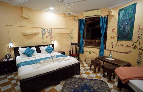 Amar Sagar Pol House | Motel ∙ 8 guests