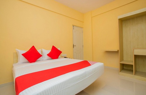 BTM Layout Hotel | OYO 10522 Varcity Emerald