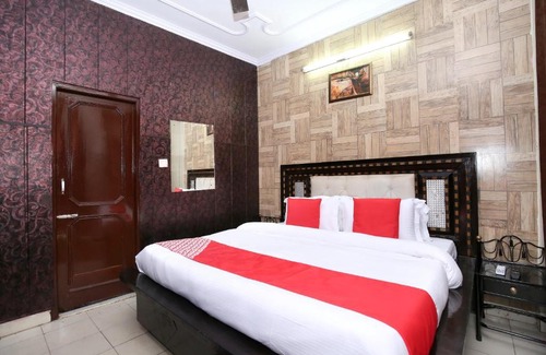 Sector 42 Hotel | OYO 11906 Hotel Star Welcome