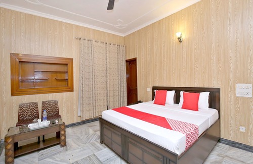 Kishangarh Hotel | OYO 14030 Cheema Holiday Homes