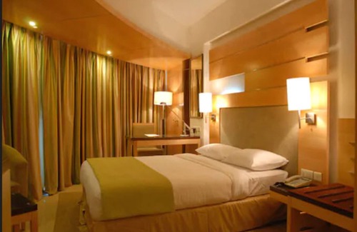 Sakinaka Hotel | Peninsula Grand Hotel