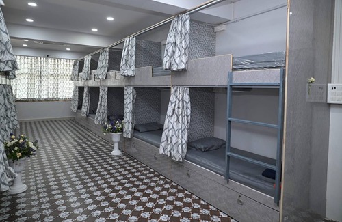Begumpet Hostel | Skyline backpackers-Premium Co-living