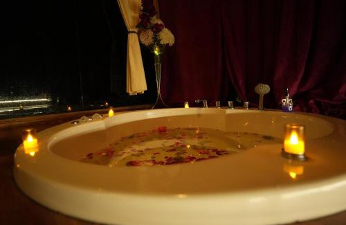 Banjar Apartment | Thecozynest Jacuzzi treehouse