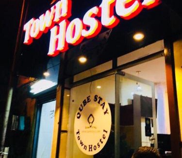 Santacruz Hostel | Town Hostel Mumbai - AC Dormitory
