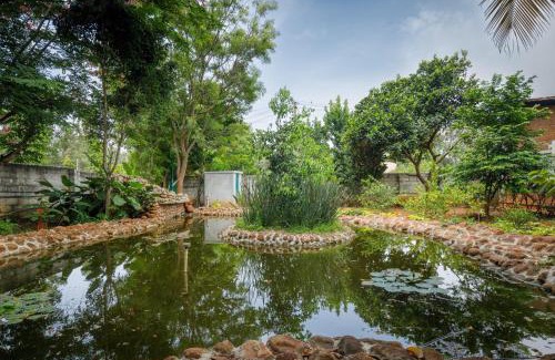 Narasapura Villa | White Lotus Villa by StayJadeJacuzziGames Room