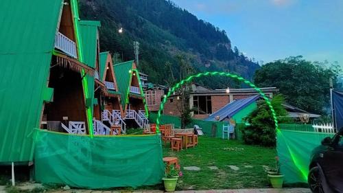 New Manali Ski Chalet | Wooden huts nr mall road for 4 person