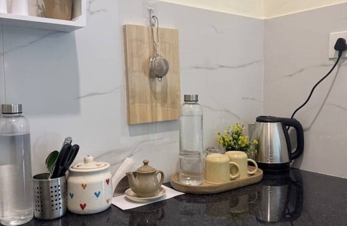 Malviya Nagar Apartment | 10 minutes drive from Airport & Patrika Gate. ideal for Couple or Solo traveller