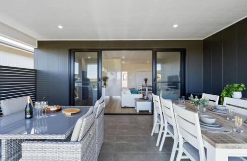 Shell Cove Apartment | 14A Archerfield Dr