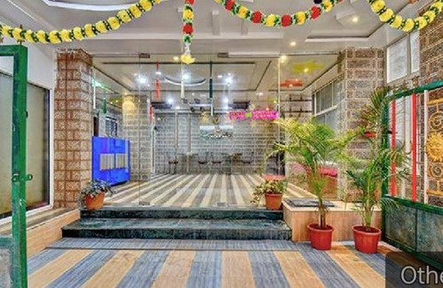 Phase 1 Hotel | 150 m² Hotel ∙ 3 guests