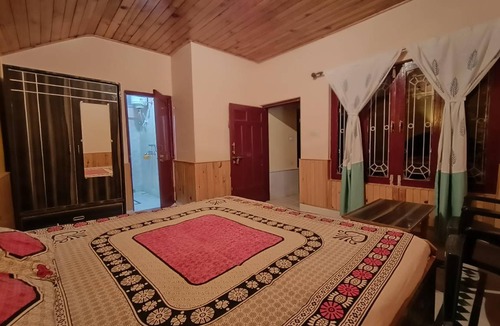 Bhagsu Nag House | 150 m² House ∙ 1 bedroom ∙ 2 guests
