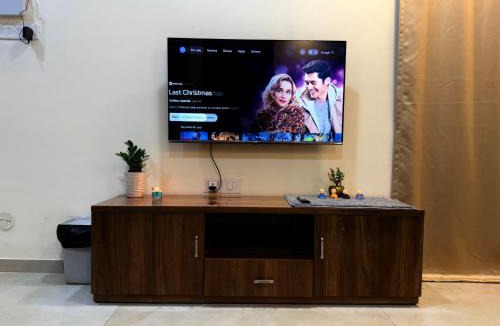 Andheri Apartment | 1BHK- Modern spacious workstay - Livin Central