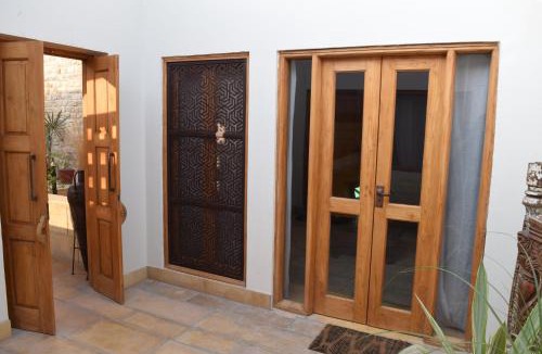 Amar Sagar Pol Hotel | 1st Gate Home- Fusion