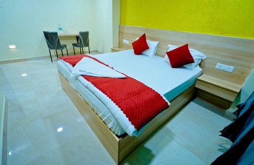 Hyderabad Apartment | 2-bedroom apartment in welcoming Hyderabad with WiFi, AC, fitness room