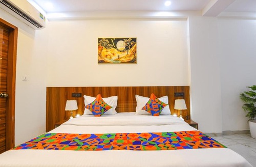 Sector 32 Hotel | 24xLiving