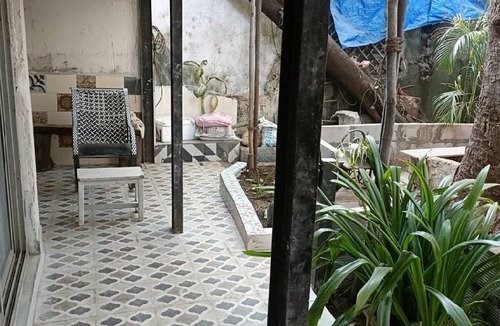 Versova House | 2500 m² House ∙ 1 bedroom ∙ 2 guests