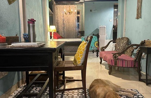 Versova House | 2500 m² House ∙ 1 bedroom ∙ 2 guests