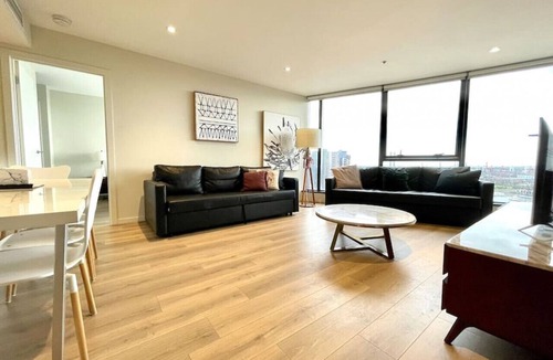 Docklands Apartment | 2702/100 Harbour Esplanade D2 · Docklands Harbour 2BR Apt by Readyset Apartments