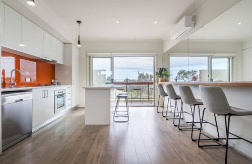 Seaford House | 2Bdrm Beachside Town House with Ocean Views