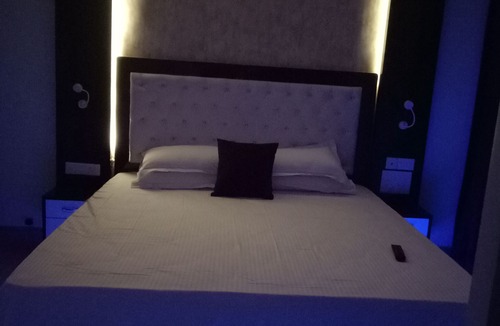 Siolim Apartment | 2Bhk luxury service Apartment ,swimming pool with juccuzi , steam bath