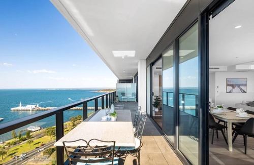 Geelong Apartment | 2BR Penthouse with Bay Views by Short & Long Stays