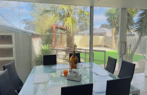 Werribee Villa | 3 Bedroom cozy villa in Werribee near Werribee CBD and other amenities