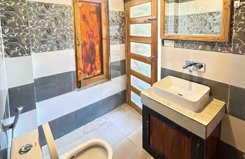 Aleo House | 3 BHK Independent Apartment +kitchenette +Balconynn