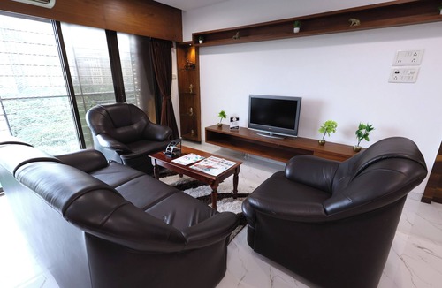 Government Colony Apartment | 3 BHK Service apartment near MMRDA ground bandra