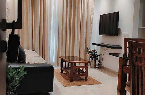 Hiranandani Gardens Apartment | 375 m² Apartment ∙ 1 bedroom ∙ 3 guests