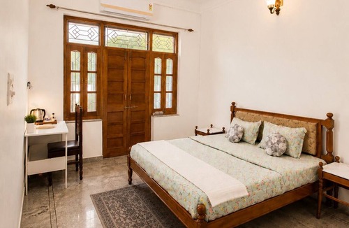 Udaipur District Bed & Breakfast | 3BHK Homestay in Udaipur, Lake View Private Terrace & Parking