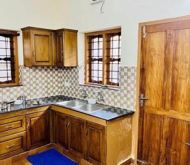 Alwaye House | 3BHK Spacious Villa near Rajagiri Hospital