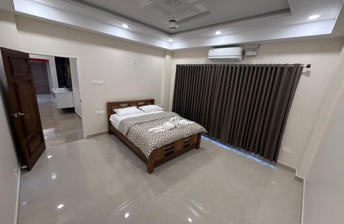 Todupulai Apartment | 3BHK Villa 15 min Thommankuthu Falls Groups
