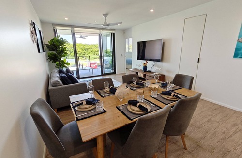 Gold Coast Apartment | 3BR, 2BA Spacious Apartment with Parking. Common Pool & BBQ areas in Gold Coast