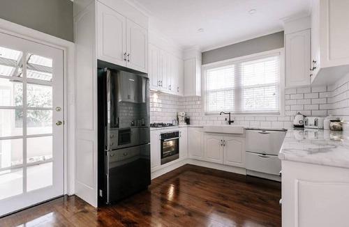 Mount Gambier House | 3BR Family Home Sleeps 6 – Fireplace, Spa Bath, Near Blue Lake | Ideal for Extended Stays