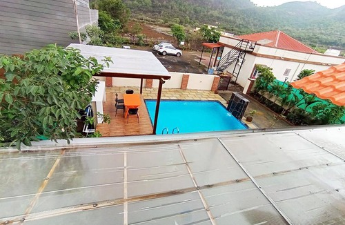 Lonavala House | 4000 m² Bungalow ∙ 2 bedrooms ∙ 6 guests