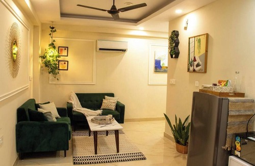 Gurugram Apartment | 402 - Designer 1BR Retreat - Golf Course Rd