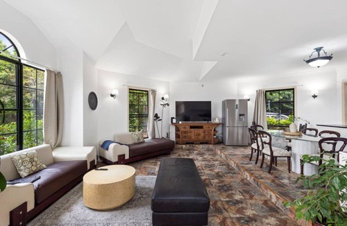 Daisy Hill Villa | 4BR Villa with Pool & Garden - Daisy Hill