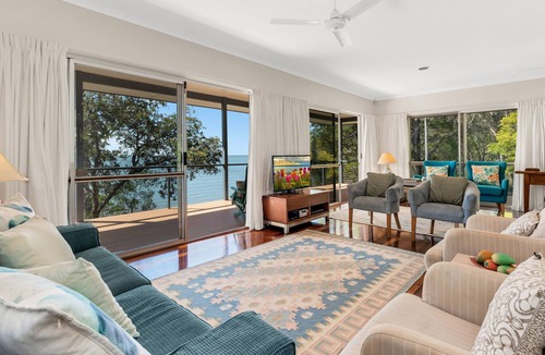 Boreen Point House | 5-Bedroom Oasis with Private Beach.