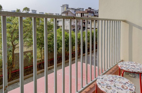 Chicalim Apartment | 5 mins to GOI airport! Family sized Apt with deck. Access to Pool, Sauna & more.