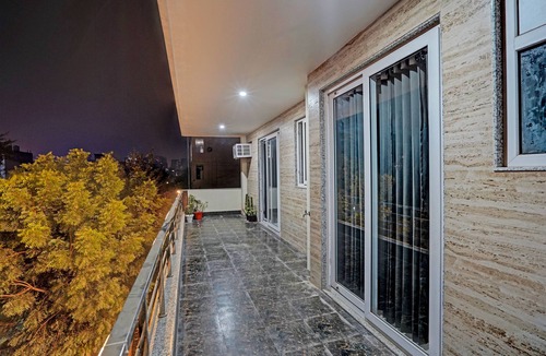 Gurugram Apartment | 5 minutes to the medanta hospital and 10 minutes from Millennium city center