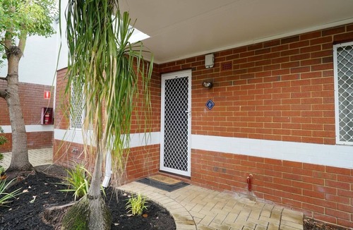 South Perth Apartment | 6 Light Bright Home in South Perth sleeps 4