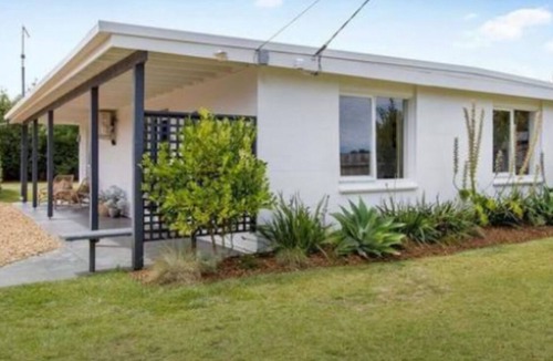 Rye House | 600m walk to bay beach, fully fenced yard, pet friendly in a quiet Crt location!
