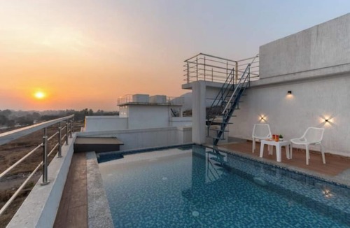 Lonavala Villa | 6BHK Delight -Mountain View/Steam Room/CricketTurf