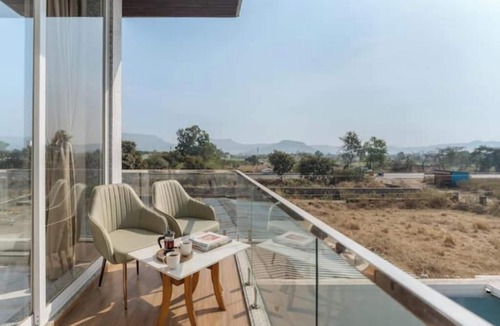 Lonavala Villa | 6BHK Delight -Mountain View/Steam Room/CricketTurf