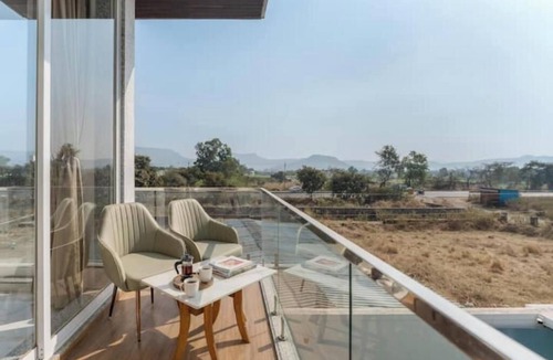 Lonavala Villa | 6BHK Delight -Mountain View/Steam Room/CricketTurf