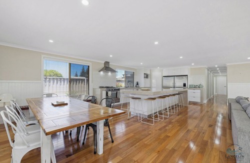 Lancelin House | A modern & stunning 8-bedroom home - perfect for larger or multiple families.