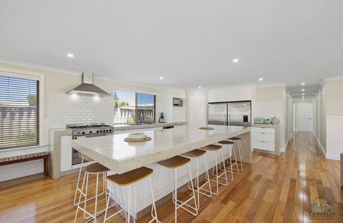 Lancelin House | A modern & stunning 8-bedroom home - perfect for larger or multiple families.